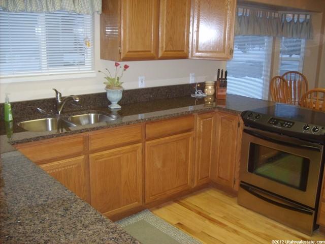 902 W 2350 N, Layton, UT 84041 — photo 4