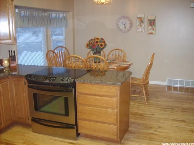 902 W 2350 N, Layton, UT 84041 — photo 5