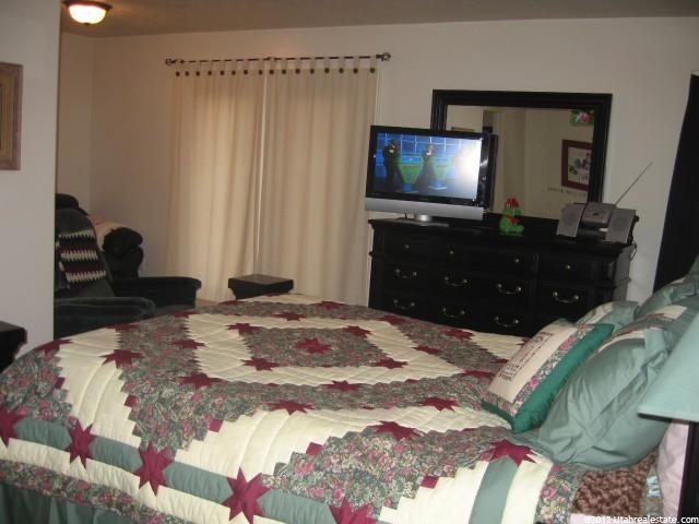 662 Plum Creek Ln, Ogden, UT 84404 — photo 4