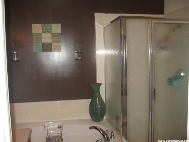 662 Plum Creek Ln, Ogden, UT 84404 — photo 8