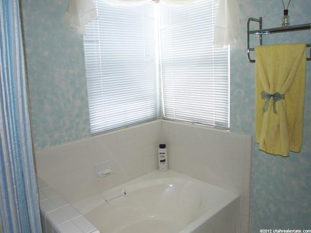 2142 E 3100 N, Layton, UT 84040 — photo 7