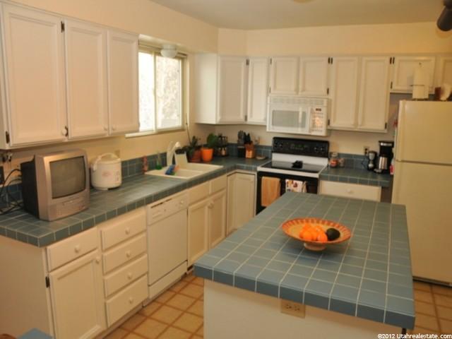 2470 E Granite Pl, Sandy, UT 84092 — photo 5