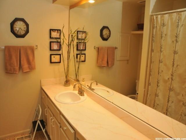 2470 E Granite Pl, Sandy, UT 84092 — photo 10