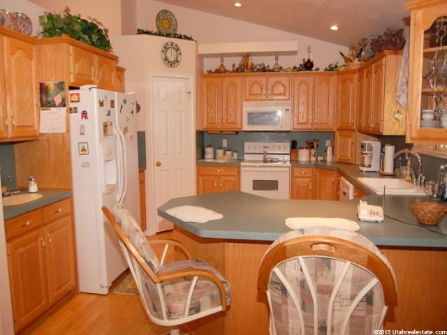 956 W 1730 N, Clinton, UT 84015 — photo 3