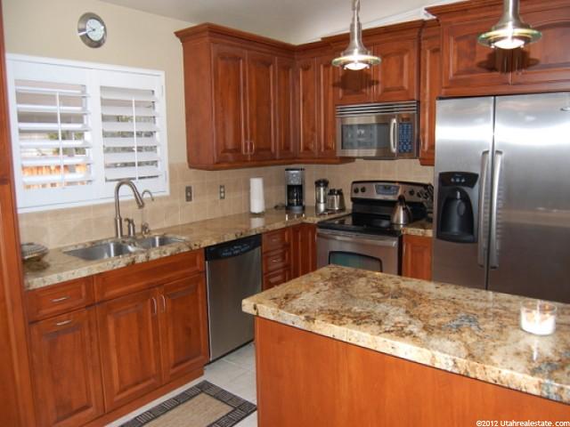 810 E Enchanted Dr, Midvale, UT 84047 — photo 5