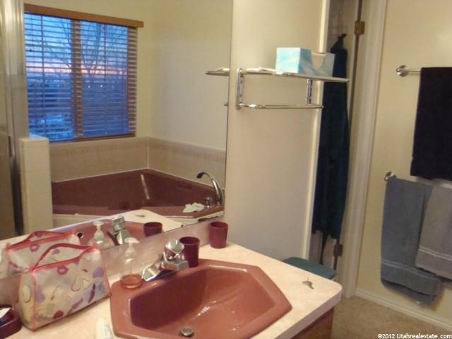 5569 S 3400 W, Roy, UT 84067 — photo 9