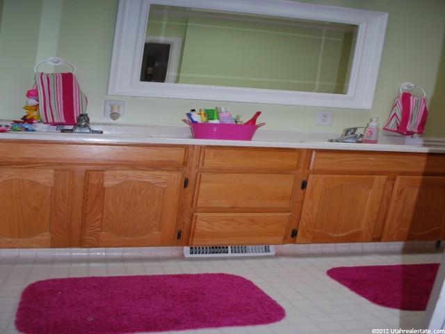 560 S Pitford Dr W, Centerville, UT 84014 — photo 11