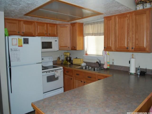 560 S Pitford Dr W, Centerville, UT 84014 — photo 4