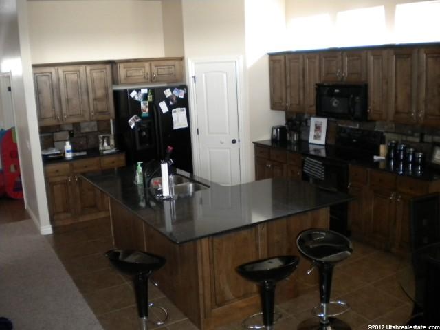629 W 2975 S, Syracuse, UT 84075 — photo 5