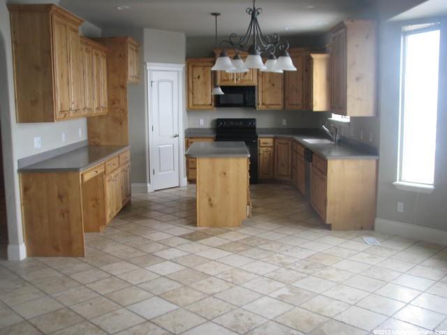 8935 Pine Hollow Dr, Cedar Hills, UT 84062 — photo 4