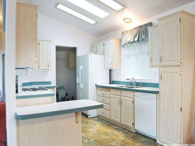 243 E Hidden View Dr #270, Sandy, UT 84070 — photo 3