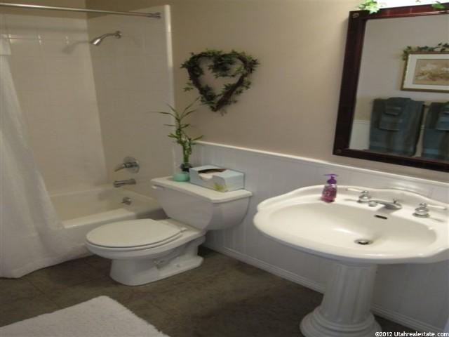 138 W 1850 N, Layton, UT 84041 — photo 9