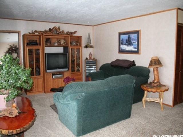 674 Lockwood Dr, Ogden, UT 84404 — photo 2