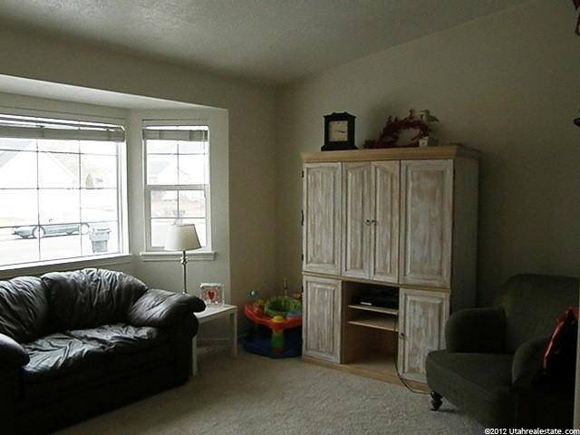677 W 2050 N, Clinton, UT 84015 — photo 4