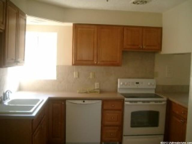 326 E Larsen Ln, Harrisville, UT 84404 — photo 2