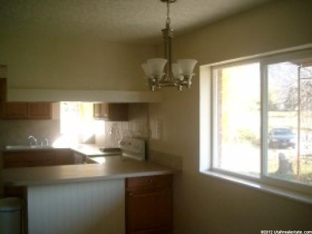 326 E Larsen Ln, Harrisville, UT 84404 — photo 3