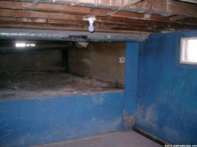 326 E Larsen Ln, Harrisville, UT 84404 — photo 9