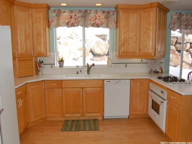 2863 Cove Ln, Bountiful, UT 84010 — photo 3