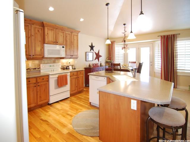 684 W 750 S, Layton, UT 84041 — photo 2