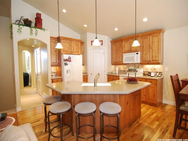 684 W 750 S, Layton, UT 84041 — photo 7