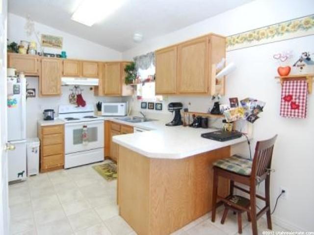 422 Meadowbrook Dr, Ogden, UT 84404 — photo 2