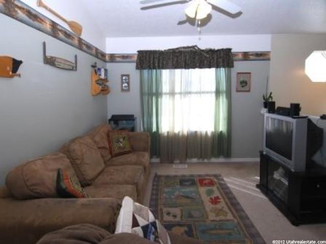 422 Meadowbrook Dr, Ogden, UT 84404 — photo 3