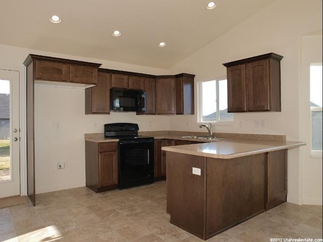 946 Chris Cir, Clearfield, UT 84015 — photo 3