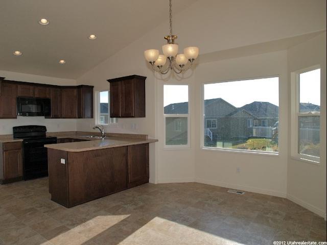 946 Chris Cir, Clearfield, UT 84015 — photo 4