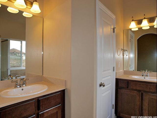 5541 S 1425 E, South Ogden, UT 84403 — photo 7