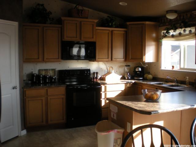 563 W 2350 N, Layton, UT 84041 — photo 3