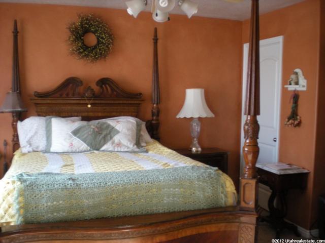 563 W 2350 N, Layton, UT 84041 — photo 6