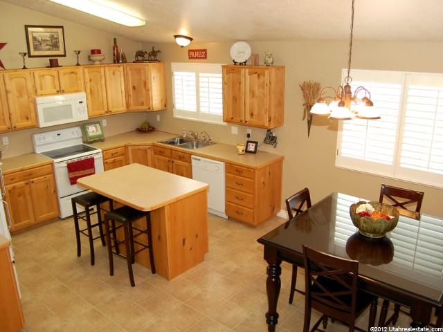 1638 N 2340 W, Clinton, UT 84015 — photo 4