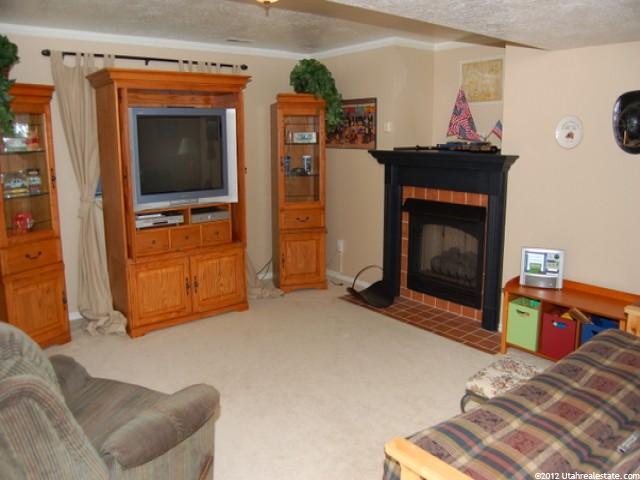 2079 N Sunset Dr, Layton, UT 84041 — photo 2