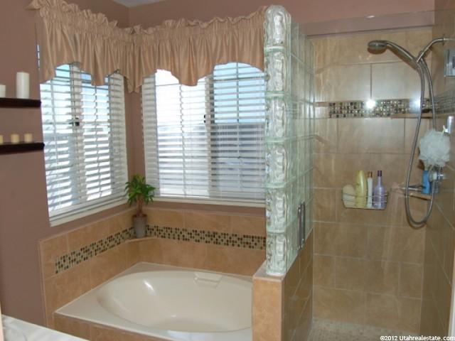 2079 N Sunset Dr, Layton, UT 84041 — photo 3