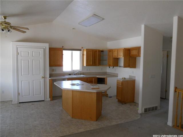 2481 N 2350 W, Clinton, UT 84015 — photo 8