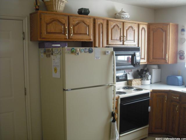 621 W 950 N, Clinton, UT 84015 — photo 3