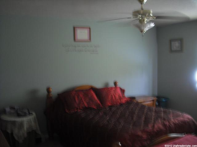 621 W 950 N, Clinton, UT 84015 — photo 5