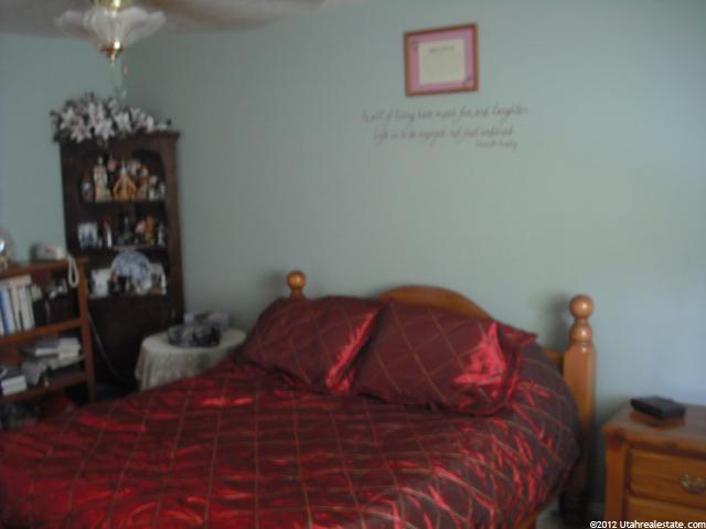 621 W 950 N, Clinton, UT 84015 — photo 6