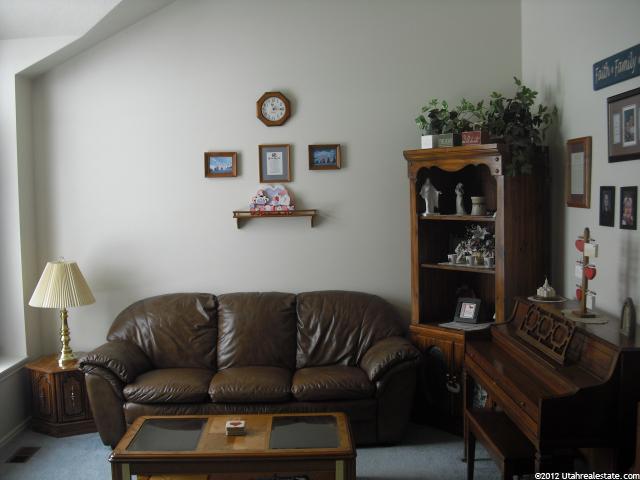 621 W 950 N, Clinton, UT 84015 — photo 9