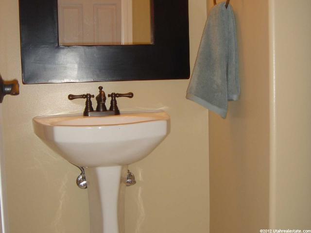 722 Sandy Point Dr, Sandy, UT 84094 — photo 4