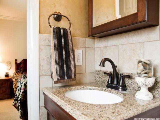 1356 N 200 E, Centerville, UT 84014 — photo 10