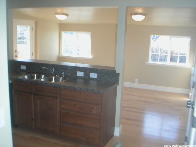 5254 S Queenswood Dr W, Taylorsville, UT 84118