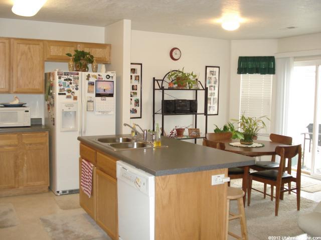 557 W Riverside Dr, Murray, UT 84123 — photo 2