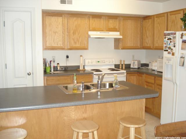 557 W Riverside Dr, Murray, UT 84123 — photo 3