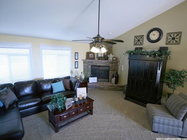 1028 N 1335 W, Clinton, UT 84015 — photo 2