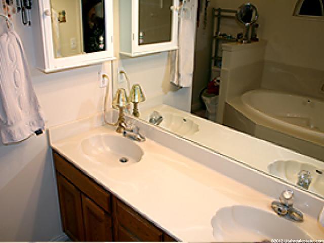 266 E Shadowbrook Ln, Kaysville, UT 84037 — photo 10