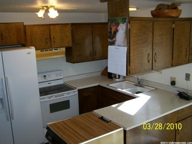 955 N 325 W, Bountiful, UT 84010 — photo 9