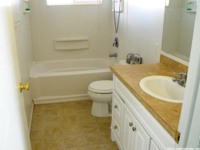 479 N 200 W, Clearfield, UT 84015 — photo 4