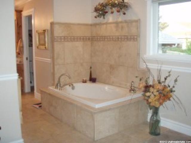 319 E Ridgeline Dr S, Washington Terrace, UT 84405 — photo 8