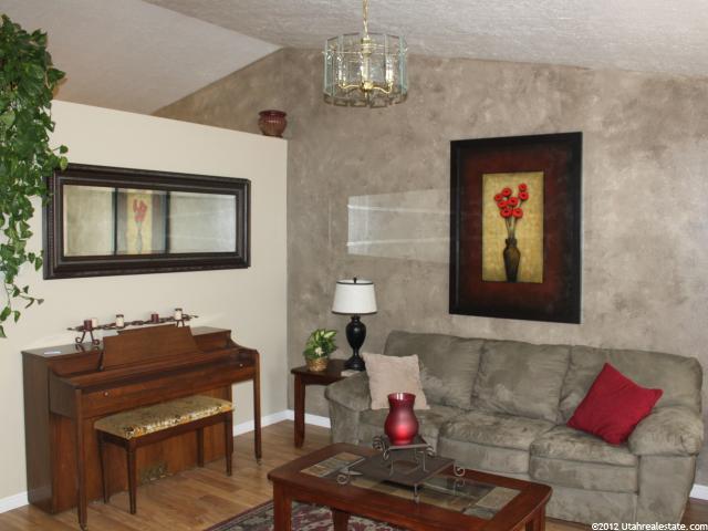874 W 1145 N, Clinton, UT 84015 — photo 5